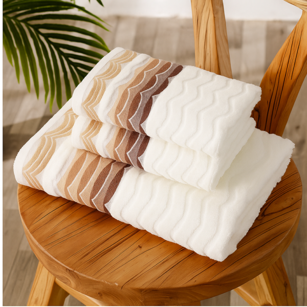 Set Asciugamani Bianchi con Bordo Decorativo